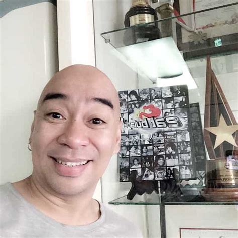 Wally Bayola profile: family, bio, age, scandal, net worth.